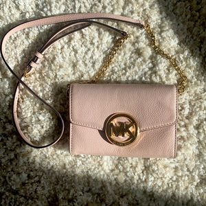 Beautiful Light Pink Michael Kors Crossbody/ Wallet!